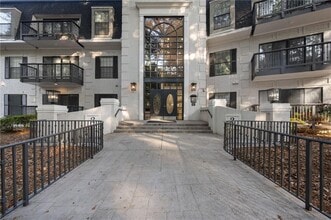 Building Photo - 2104 Pine Heights Dr NE