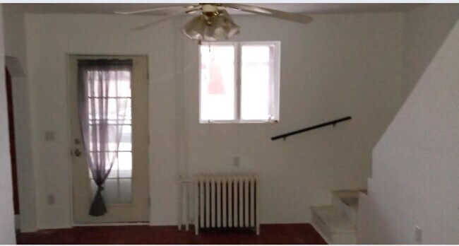 salón delantero - 108 S Depot St