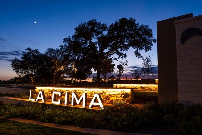 Foto del edificio - Gorgeous 3 Bed 2 Bath Home in La Cima with Fenced Yard!