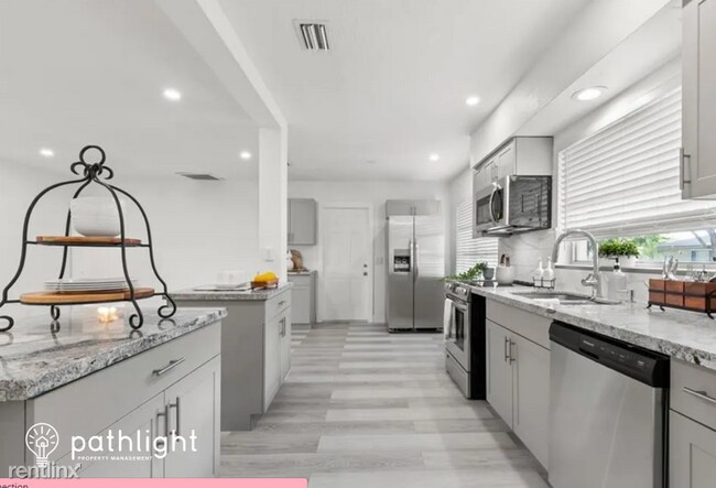 Foto del edificio - 3 br, 2 bath House - 1485 Cambridge Drive ...