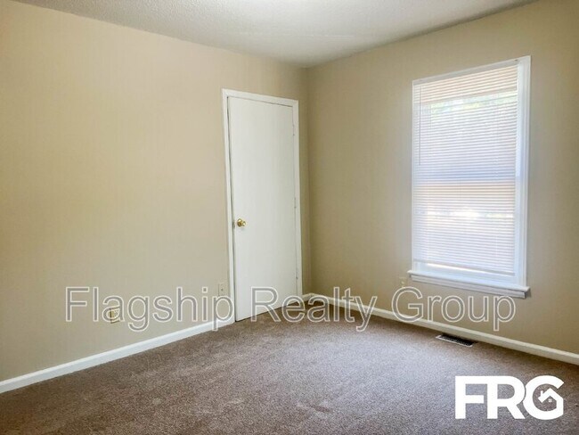 Building Photo - 206 Lindbeth Dr