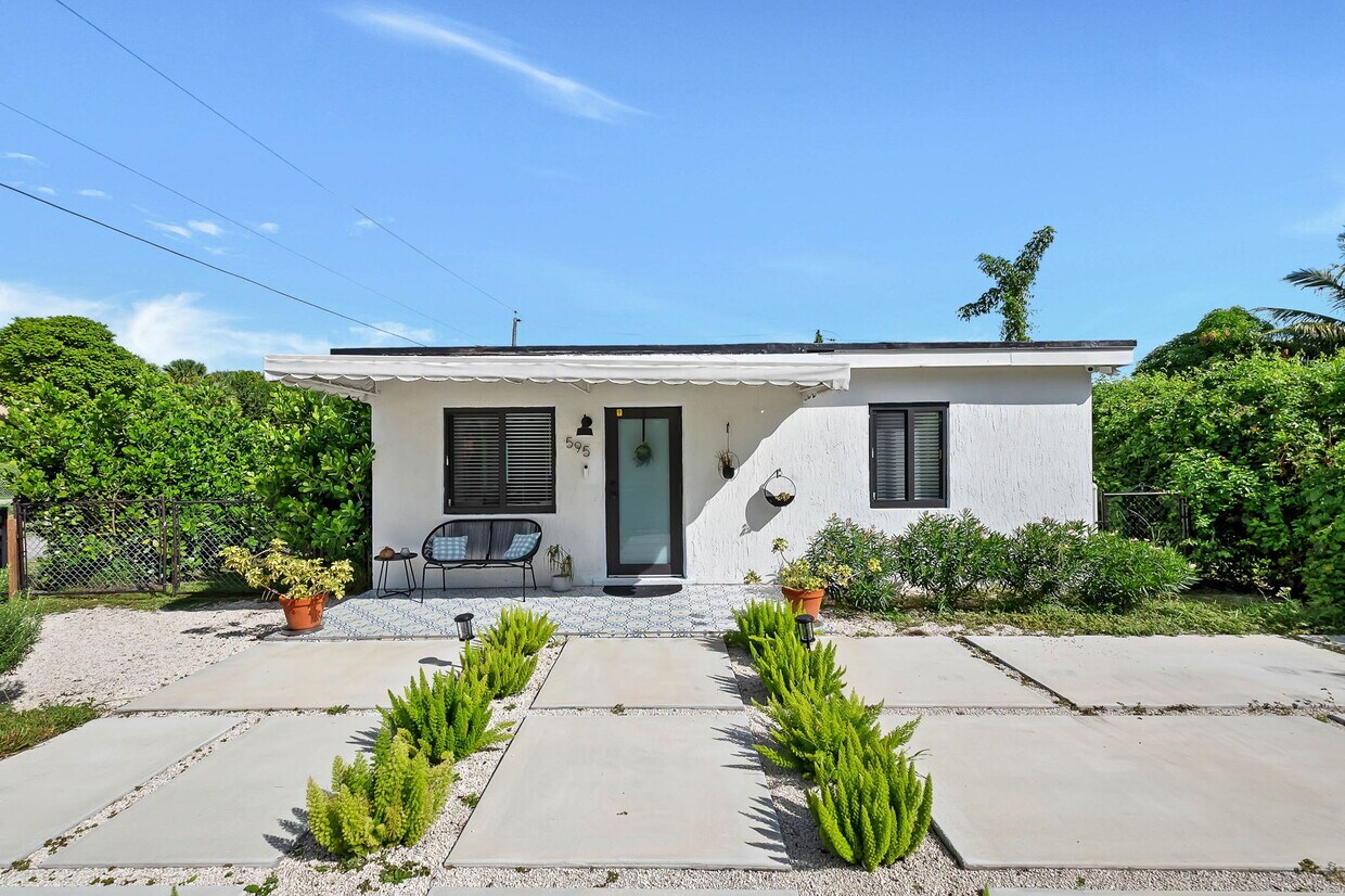Foto principal - 595 NW 101st St