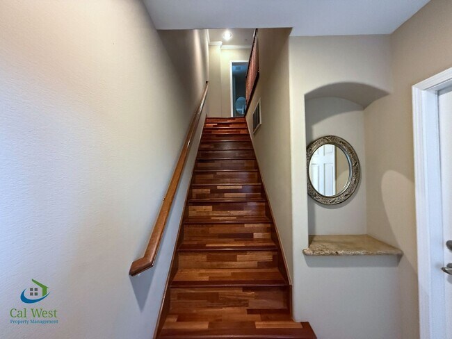 Foto del edificio - $3195 - Tri-level Town modern townhome in ...
