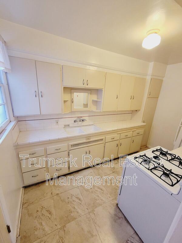 Building Photo - 3741 Los Feliz Blvd