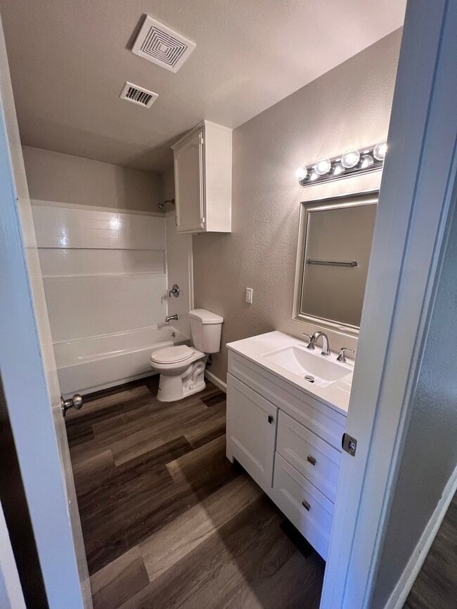 Foto del edificio - START APPLYING FOR THIS HOME NOW!