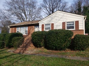 Building Photo - 4753 Eastwin Dr