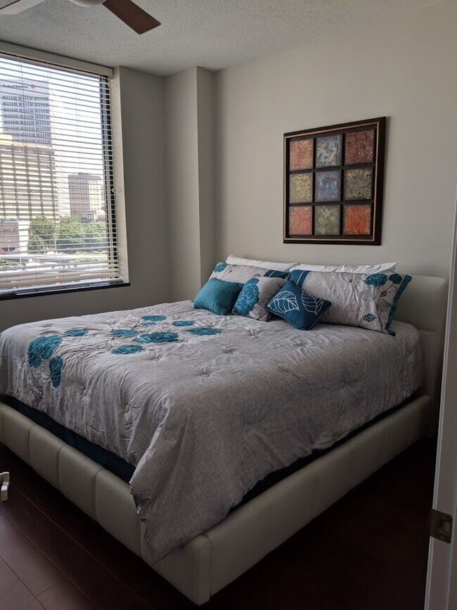 Foto del edificio - Condo with a View, City that is!