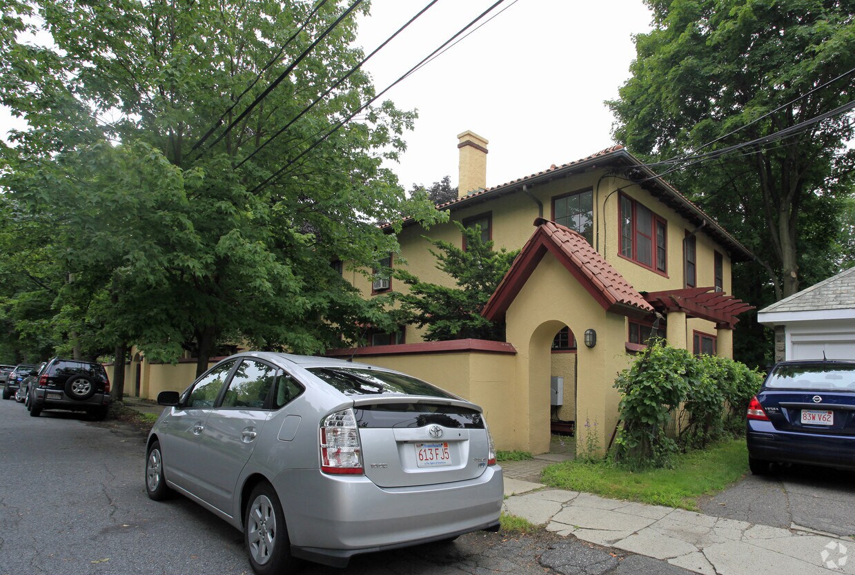 311A Lakeview St, Arlington, MA 02476 Apartments in Arlington, MA