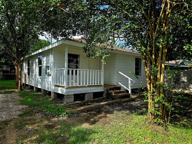 Foto del edificio - 4642 Mierianne St