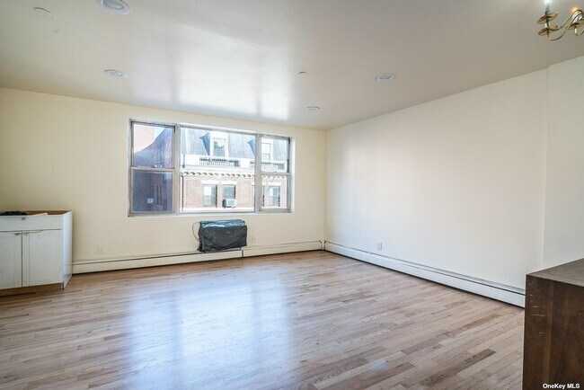Foto del edificio - 90-22 161st St