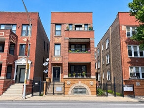 Building Photo - 2536 W Augusta Blvd