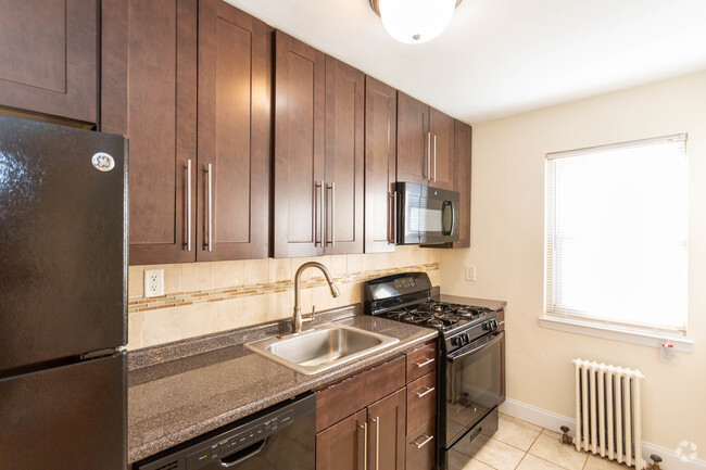 Kitchen - Grandview Gardens Apartments