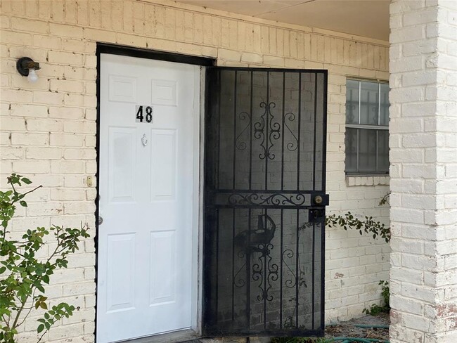 Building Photo - 6201 Ranchester Dr