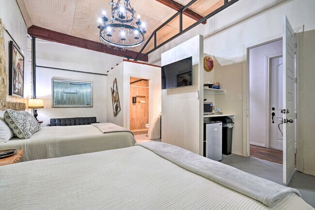 Foto del edificio - 3704 San Bernardo Ave