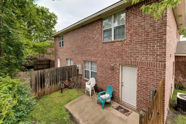 Building Photo - Beautiful 3 Bed, 3.5 Bath Minutes from Cam...