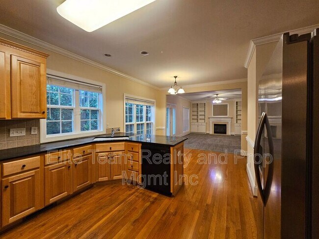 Foto del edificio - 7123 Edenderry Dr