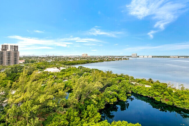 Foto del edificio - 5070 N Ocean Dr