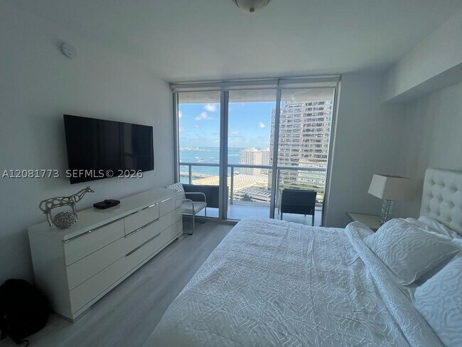 Building Photo - 485 Brickell Ave