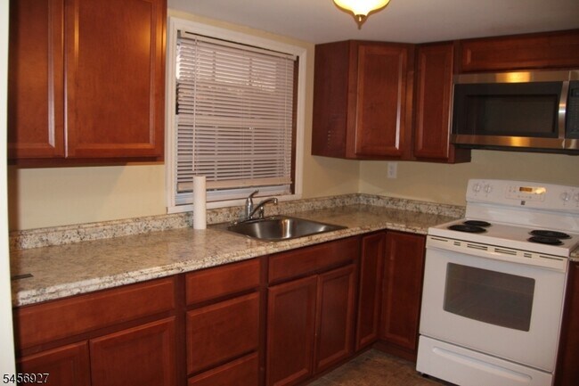 Foto del edificio - 31 Ringwood Ln