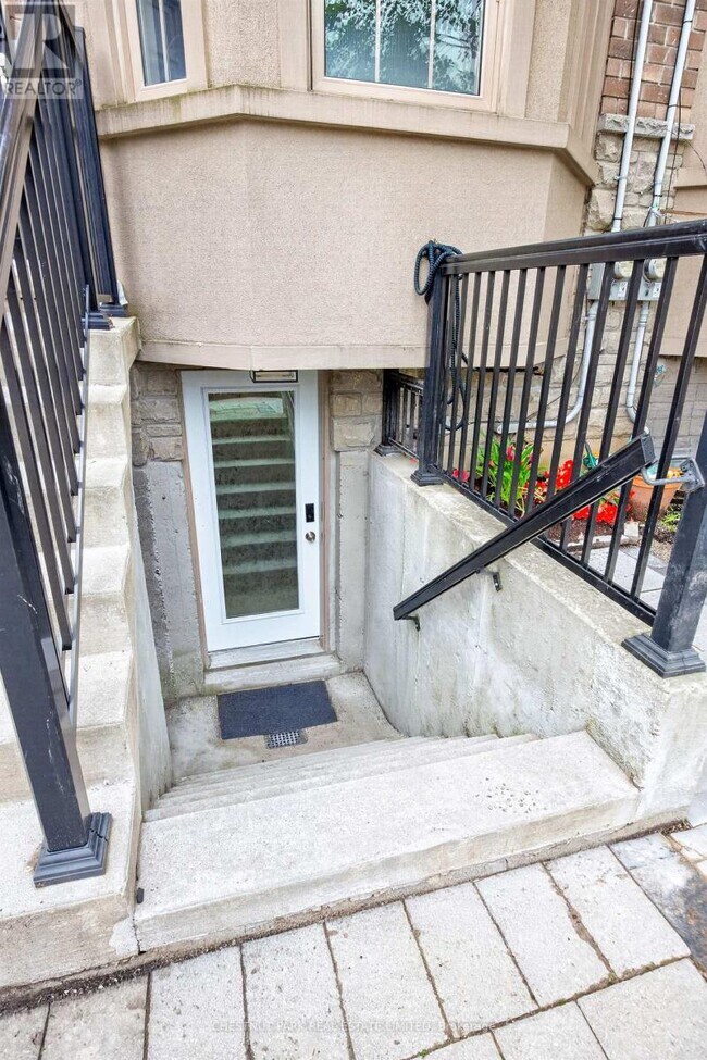 Photo du bâtiment - 2823 St Clair Ave E