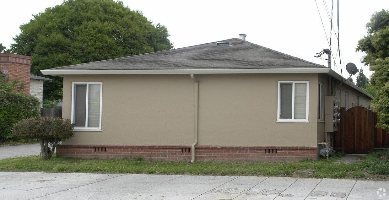 Building Photo - 361 Willow Ave