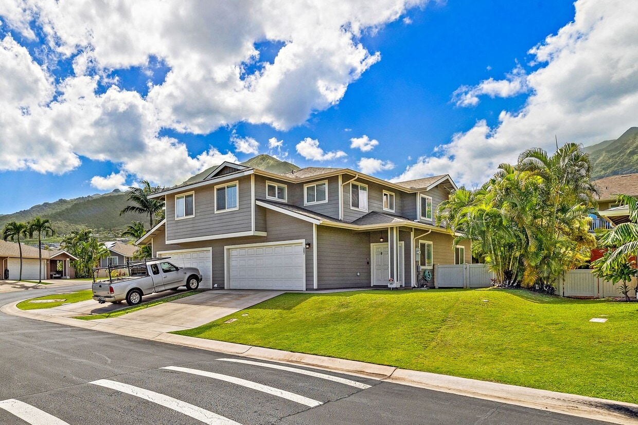 Primary Photo - Unfurnished Townhome with Garage, 3 bedroo...