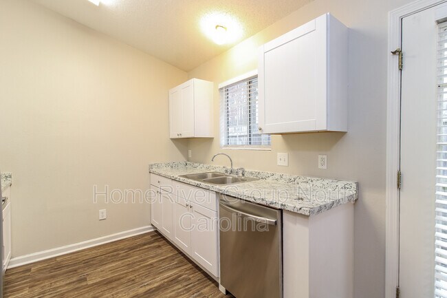 Building Photo - 1702 Hertford St