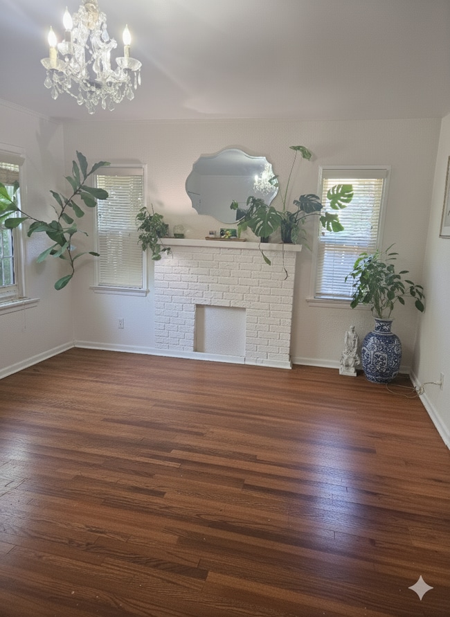 Building Photo - 430 S Oakhurst Dr