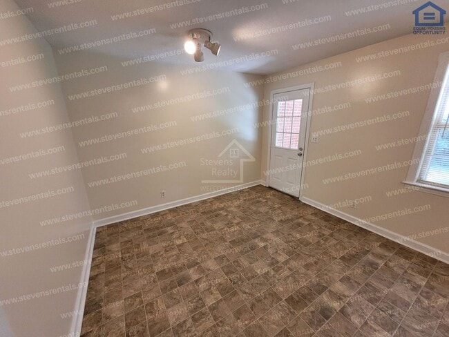 Building Photo - 205 E 13th St