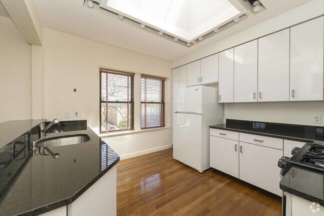Building Photo - 344 Harvard St