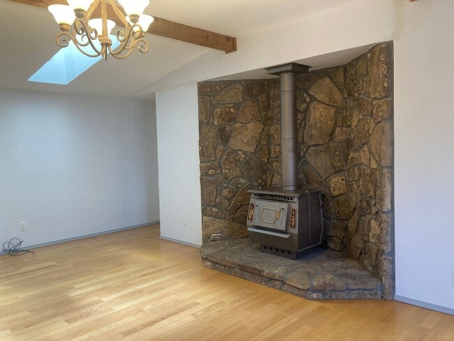 Building Photo - 405 Fir Dr