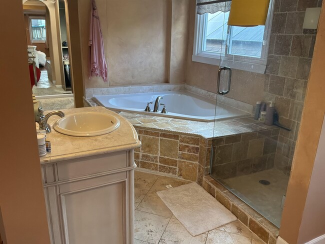 Building Photo - 2837 Myrtle Terrace