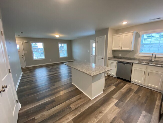 Building Photo - 3 BED 2 BATH SINGLE FAMILY HOME