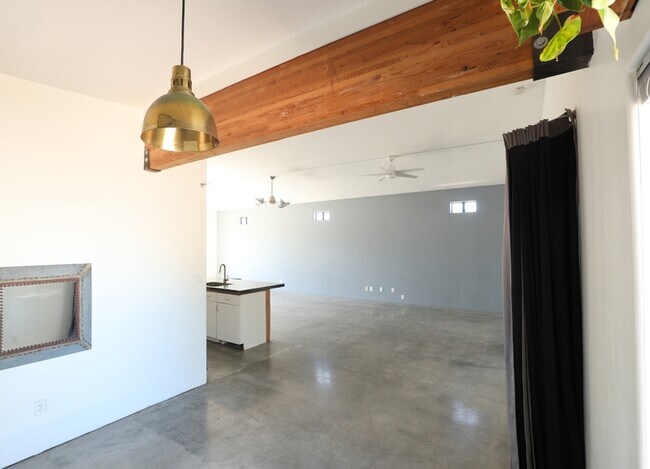 Foto del edificio - 421 E Lester St