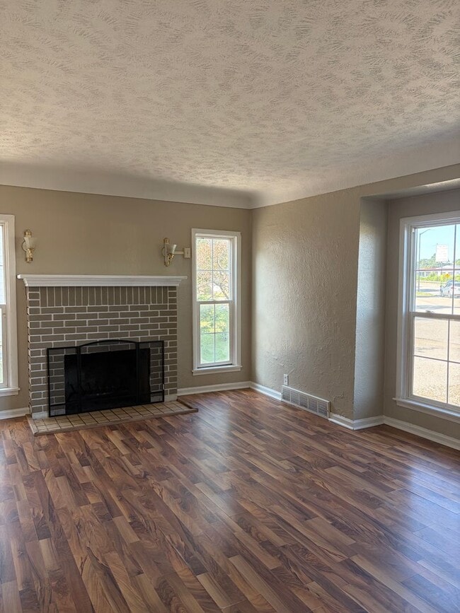 Building Photo - 137 Highland Ave