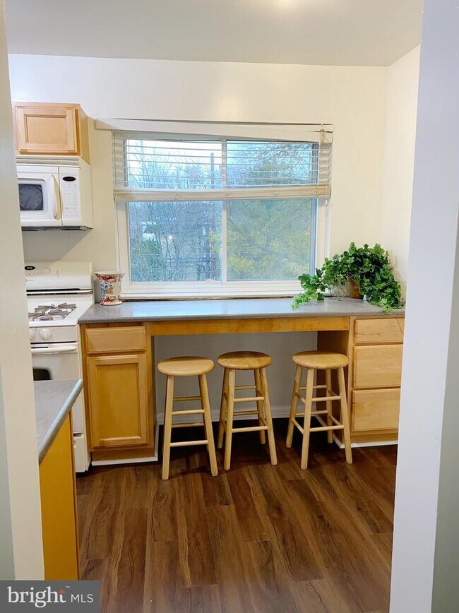 Building Photo - 3354 Hewitt Ave