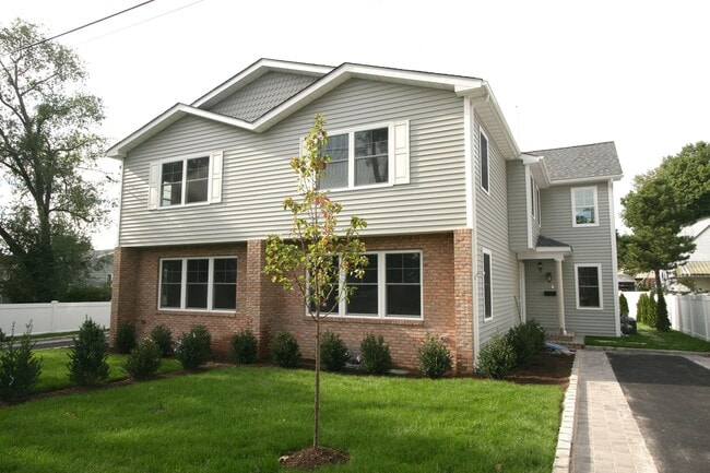 Photo - 41 Mohegan Ave Townhome