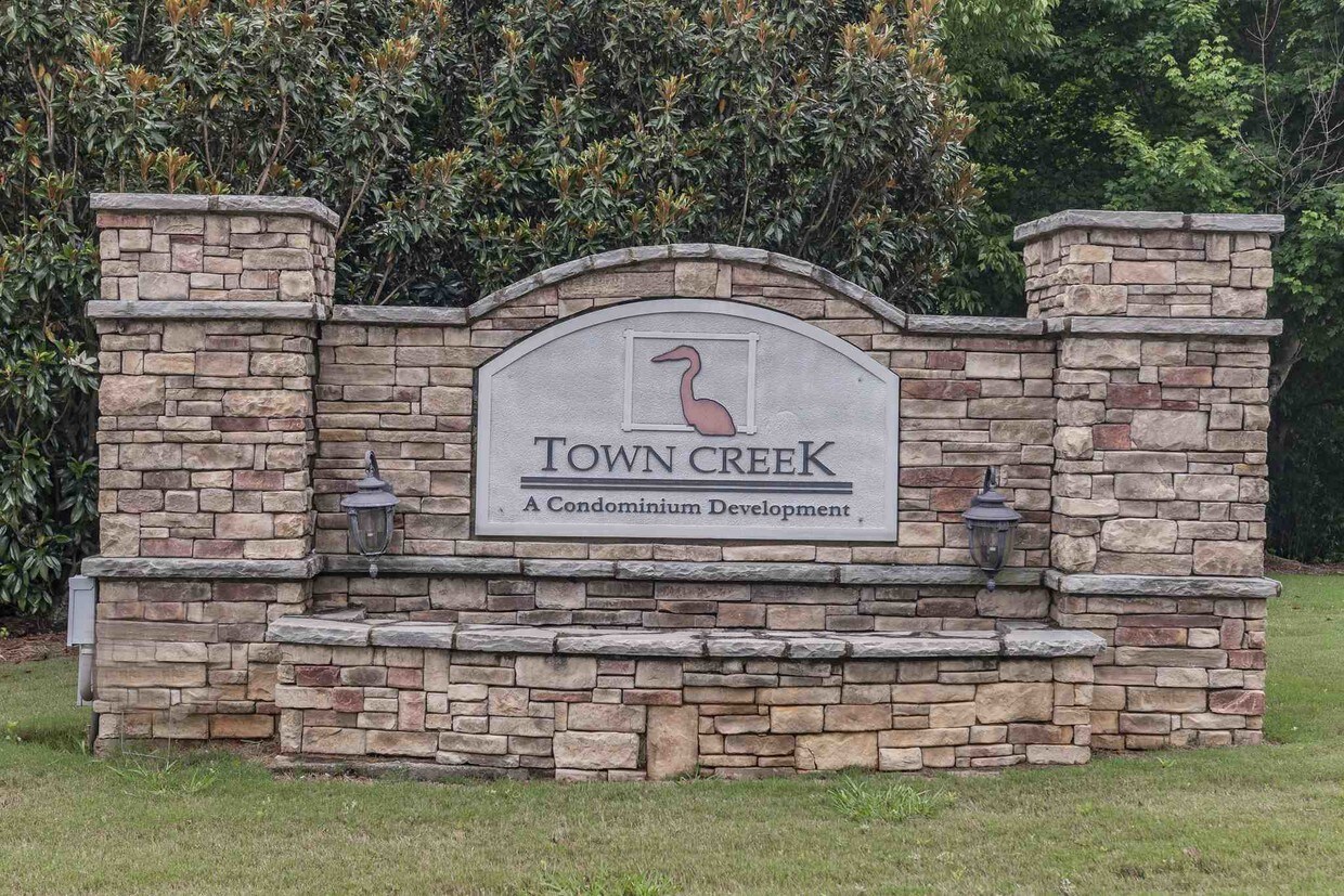 Primary Photo - 1217 Town Creek Cir