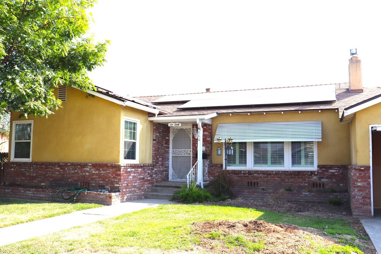 Primary Photo - 660 N Hollywood Dr