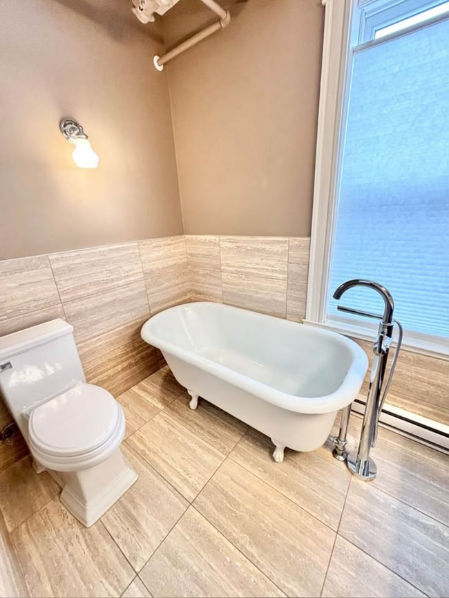 Photo du bâtiment - Beautiful Executive Apartment Downtown Fre...