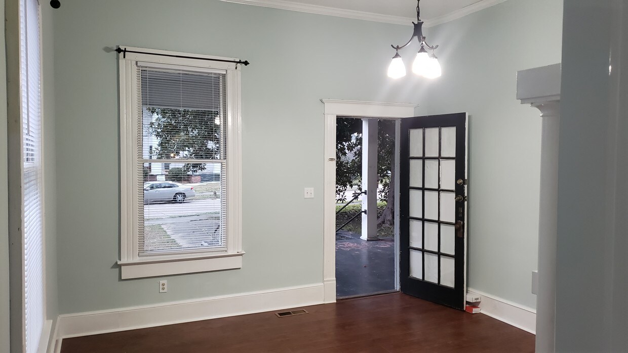 Primary Photo - 153 Rogers Ave