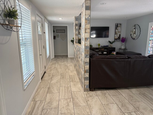 Photo - 914 W Cimmeron Dr House