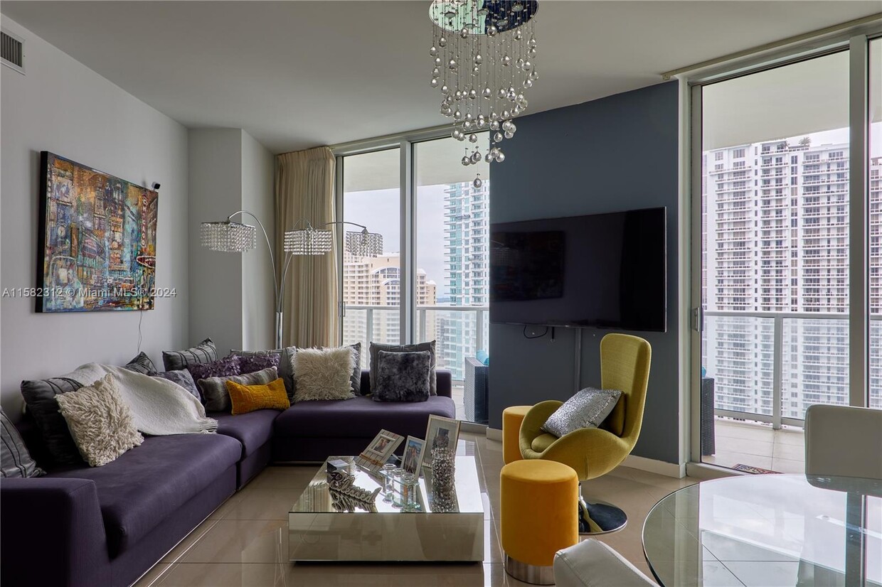 Foto principal - 300 S Biscayne Blvd