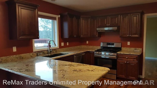 Building Photo - 3601 W Brenwick Dr