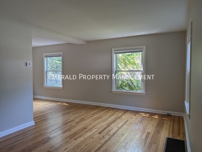 Building Photo - 2215 Hecker Ave