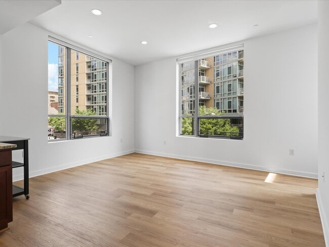 Building Photo - 1414 Belmont St NW