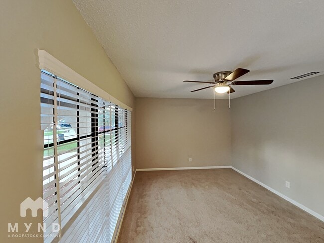 Building Photo - 632 Ephrata Dr