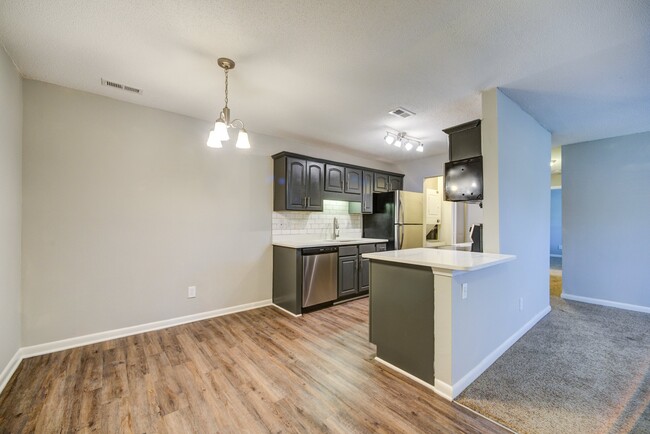 Kitchen & dining room - Triangle Park Apartments