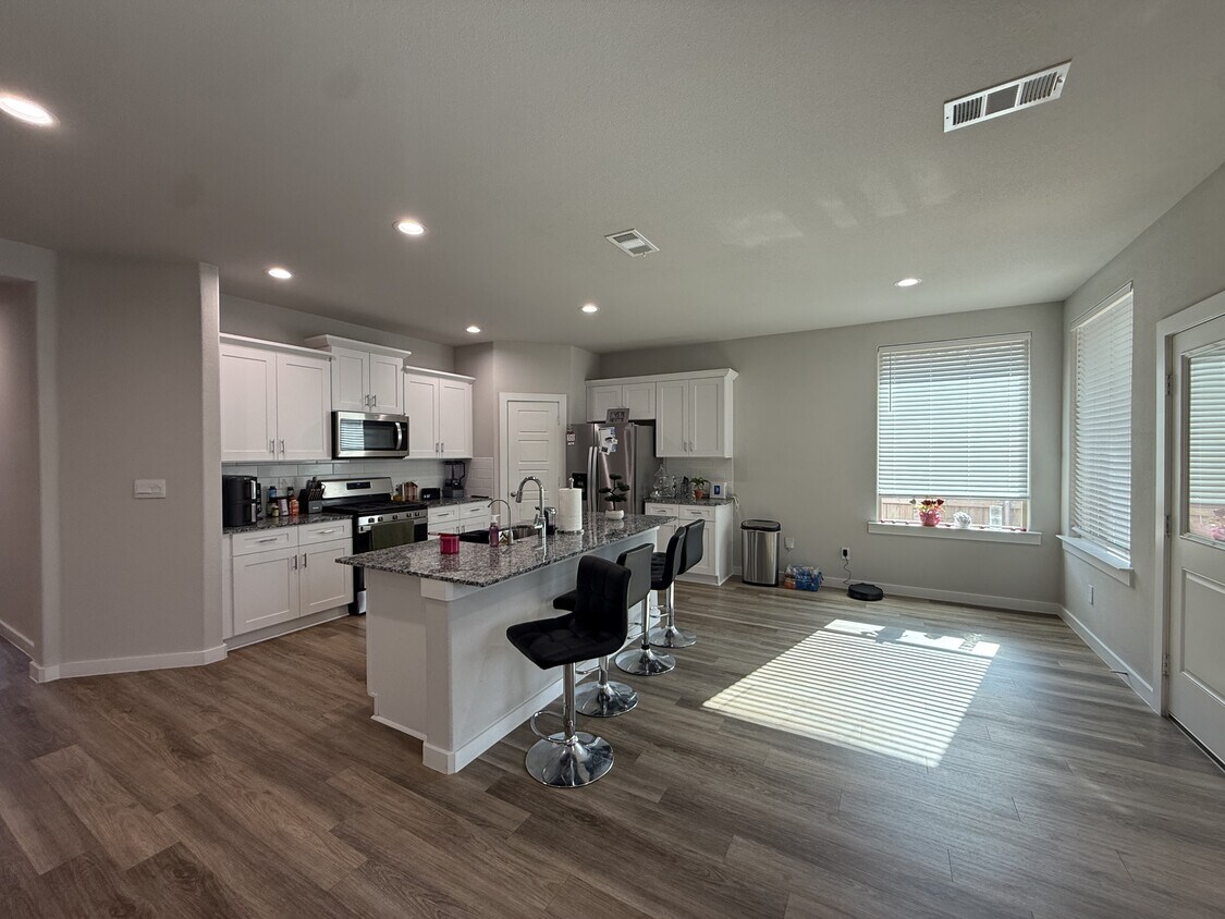 Building Photo - 2207 Matheson Dr