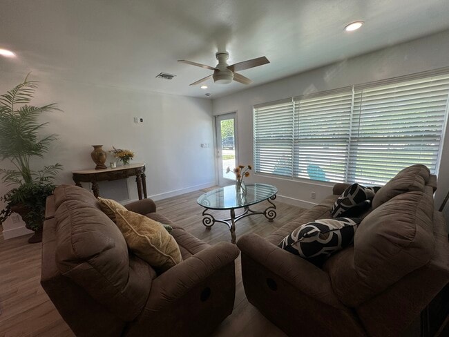 Foto del edificio - 2600 SW 7th St